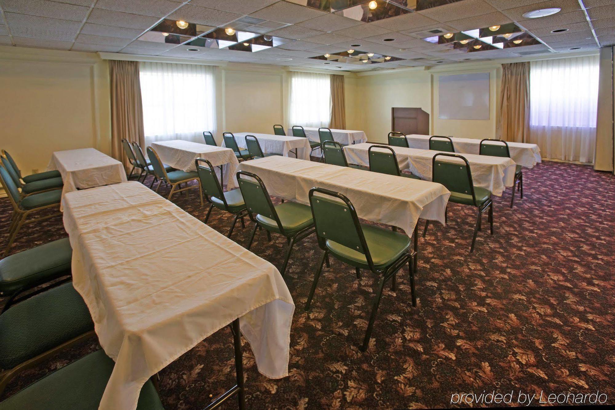 Americas Best Value Inn And Suites North فارمرز برانش المرافق الصورة