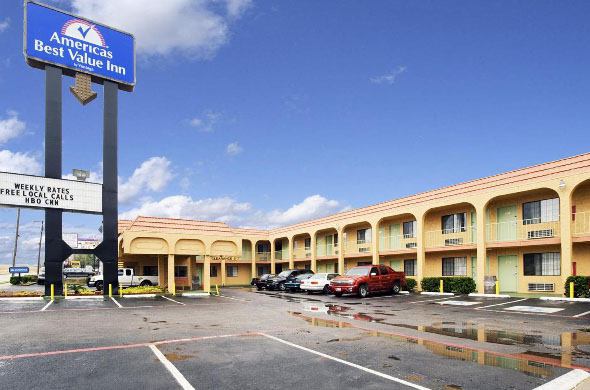 Americas Best Value Inn And Suites North فارمرز برانش المظهر الخارجي الصورة